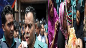শ্রমিক-পুলিশ সংঘর্ষে আহত ২০, আটক শতাধিক